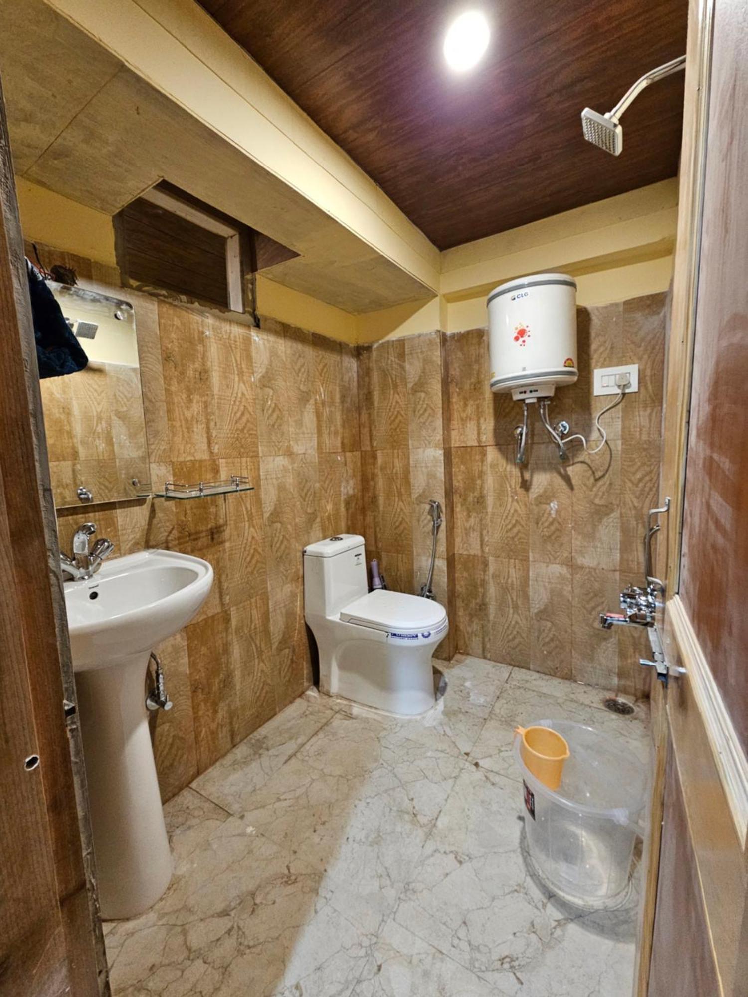 The Pineapple Home Manāli Екстериор снимка