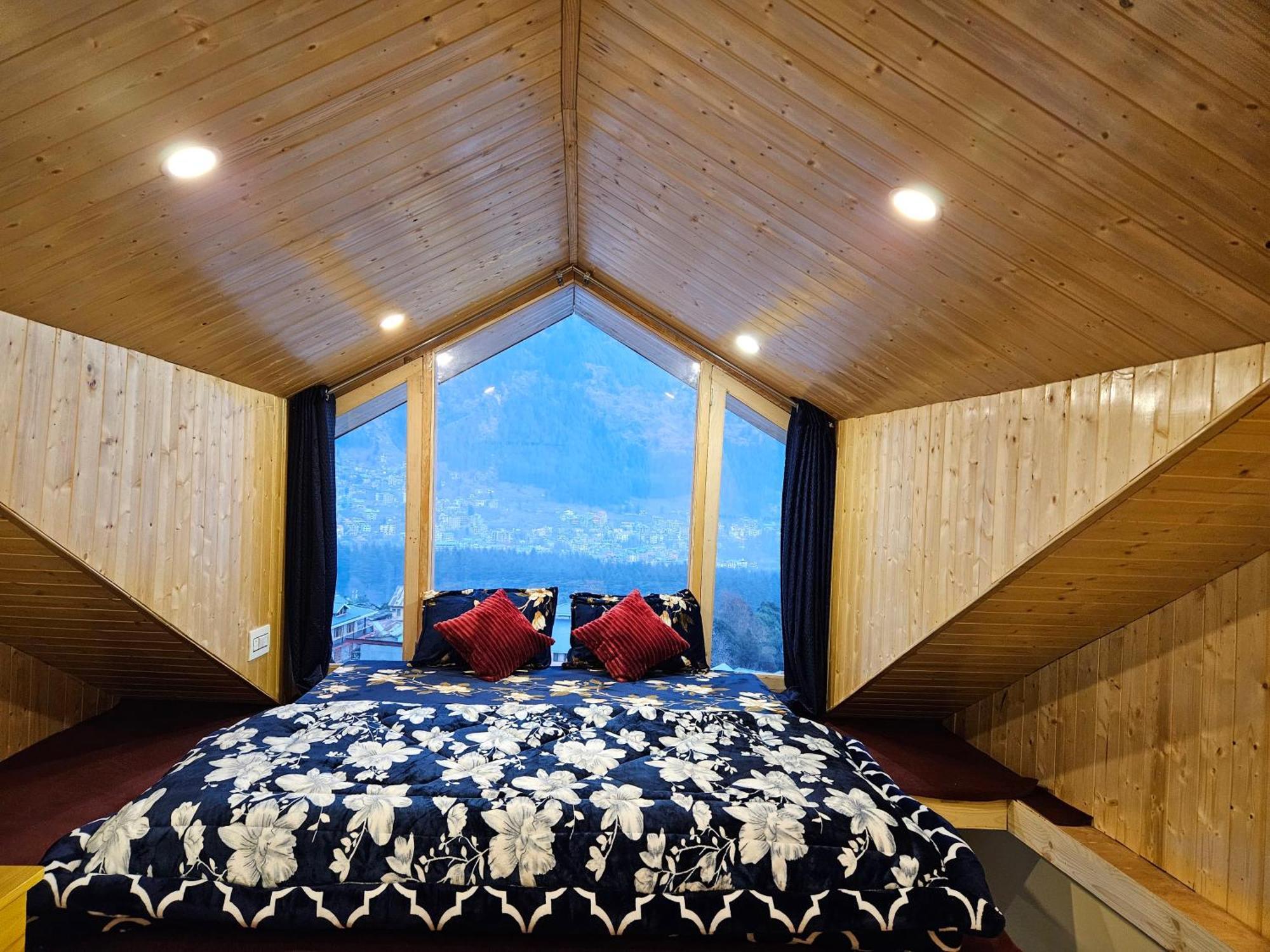 The Pineapple Home Manāli Екстериор снимка